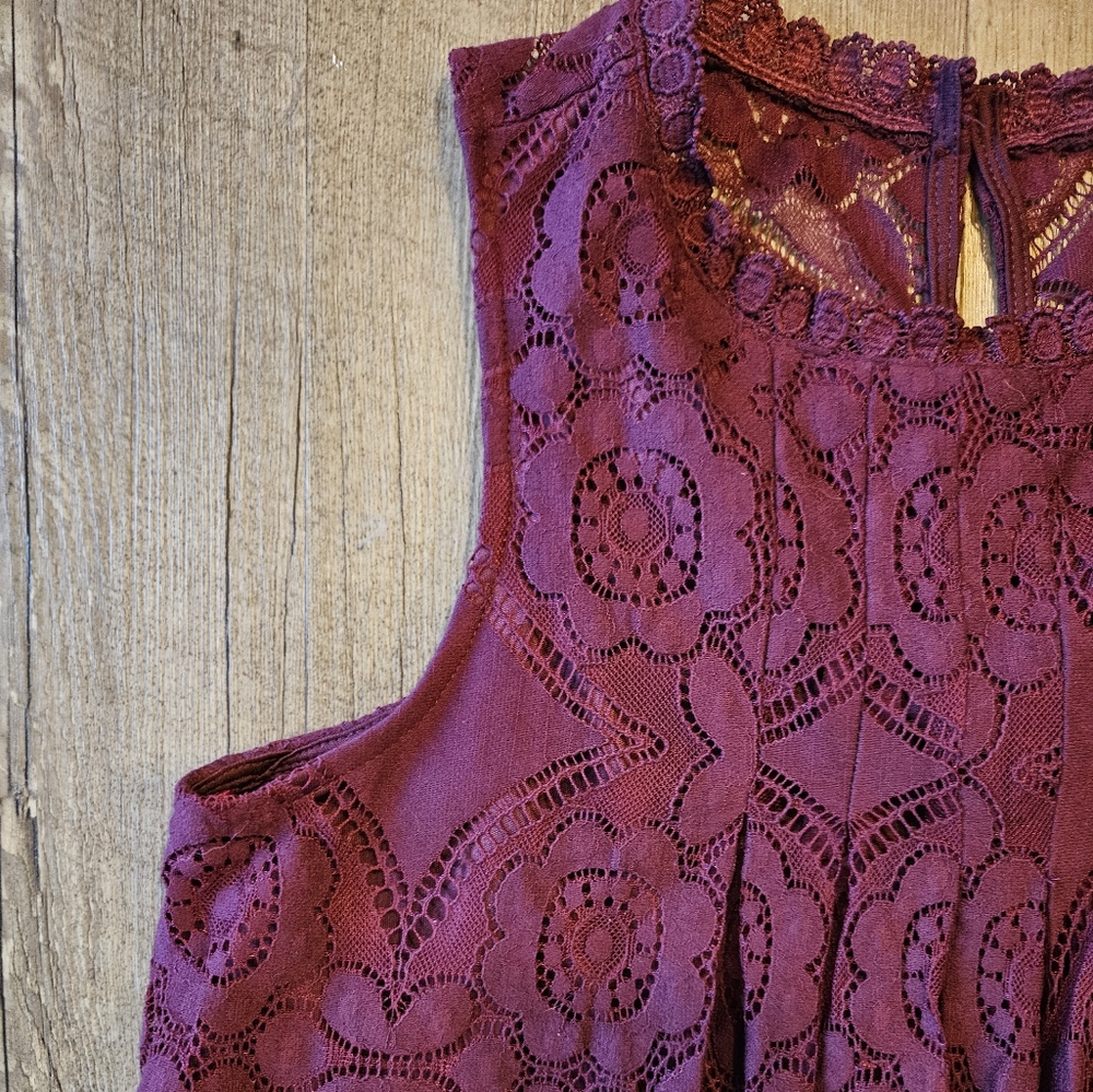 Doe & Rae NWT Burgundy Red Flowy Lace Dressy Tank Top Blouse | Small - Picture 9 of 9